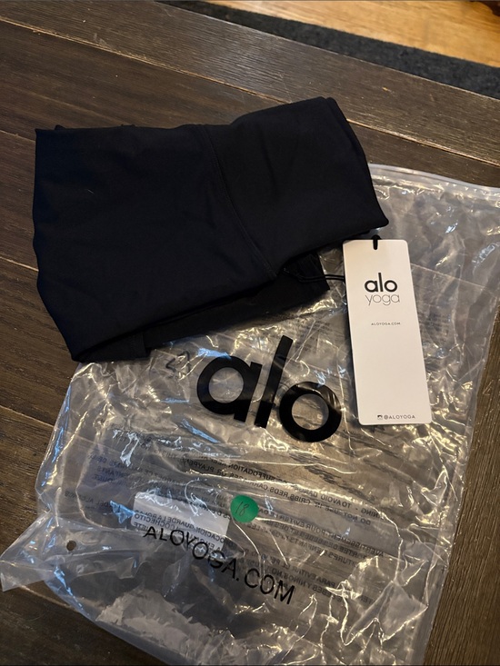 ALO Yoga Pants - ALO Yoga Black High-Rise Legging shorts with Tag
